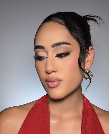 Look de novia elegante y luminoso creado por Lizeth Quevedo