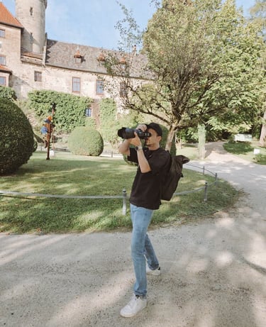 Daniel von Lebensmomente fotografiert aus Coburg in Aktion, um den perfekten Moment einzufangen.