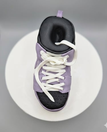 Torta personalizada en forma de zapatilla elaborada por Cocina con Ely, diseñada en formato 3D y dec