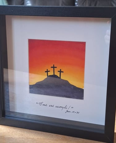 aquarelle de paques encadrée avec trois croix et le verset : Tout est accompli !