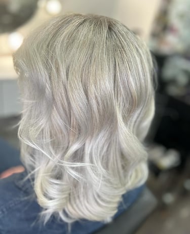 a woman with blonde hair balayage argile