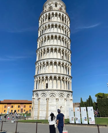 A couple looking at the leaning tower of Pisa