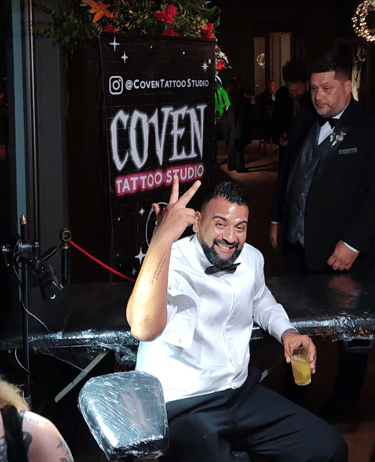 tatuador en casamiento