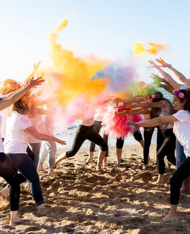 EVJF avec de la poudre aux multiples couleurs