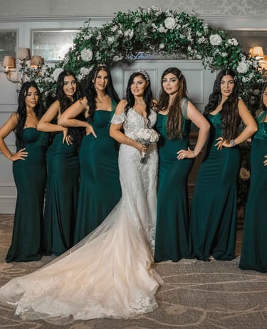 Bride with bridesmaids in green dresses, shot by Fred Art Studio