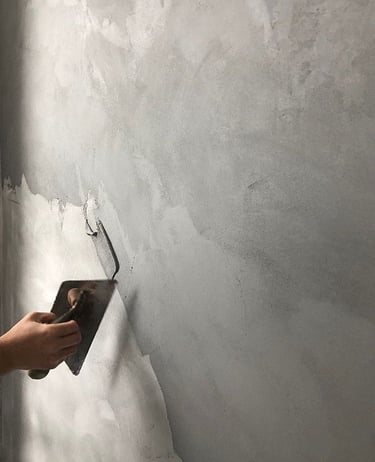 silikon boya ile boyanmış ferah iç mekan duvarları