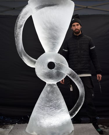 escultura de hie,o de 2 metros ephemeral convergence y sancho sculpture atras