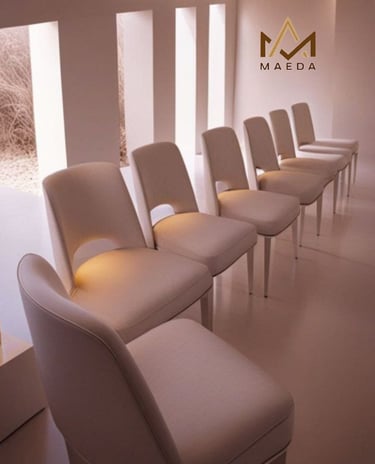 sillas laguna  para oficinas y comedores. a row of chairs with candles on them