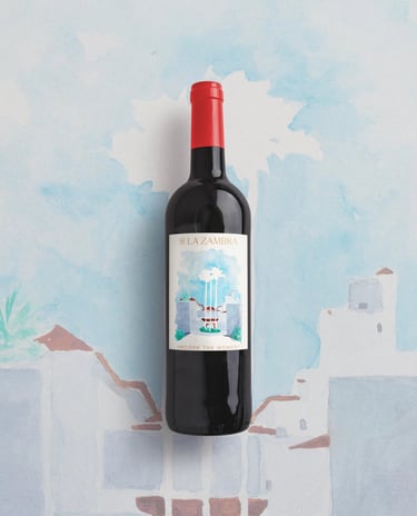 Botella de vino con ilustración y diseño de packaging de La Zambra Resort, Málaga