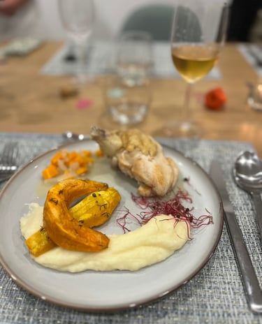 Suprême de volaille au vin jaune, crémeux de panais et courges rôties chez Marmite & Papillote