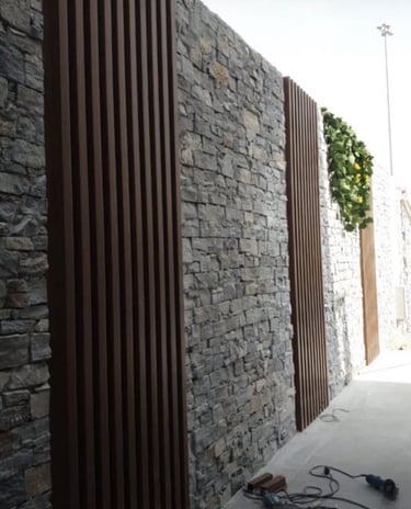 peyzaj uygulaması kapsamında yapılan çit sistemi montajı