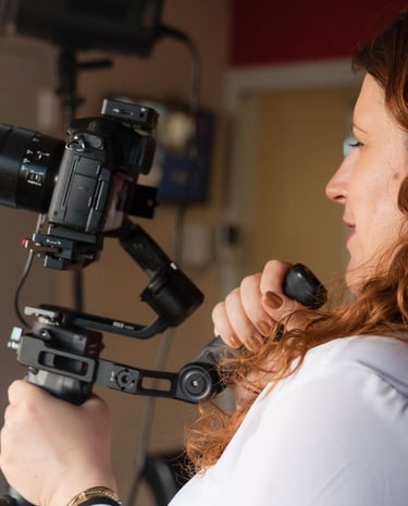 Tournage de video d'entreprise avec vidéaste professionnelle