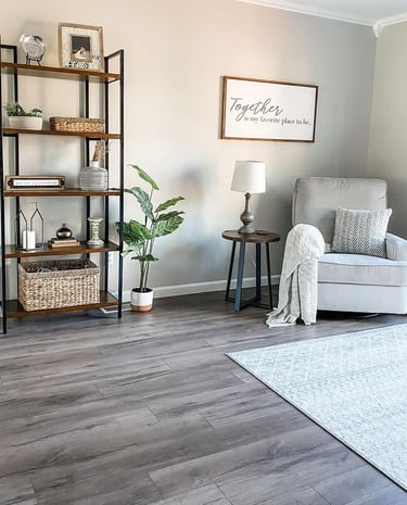 ev yenileme projesinde laminant parke uygulaması