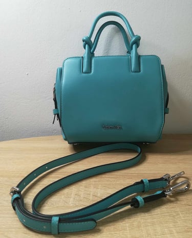 Calvin Klein Tinley Top Zip Mini Bag – High-quality vegan leather crossbody bag