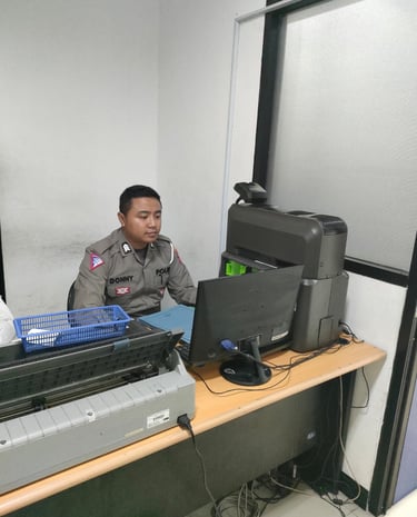 petugas pencetakan sim