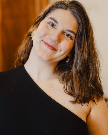 Une photo d'une fille qui est photographe de mariage à bordeaux