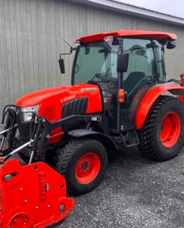 tracteur-avec-souffleuse-a-neige-les-pelouses-et-deneigement-3mt