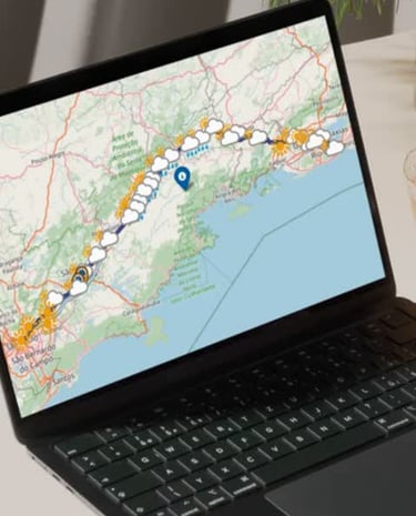 um notebook que mostra um mapa com previsão do tempo ao longo da rota