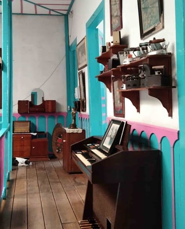 Piano Antiguo en el Restaurante y casa museo en El Hato de Evelio