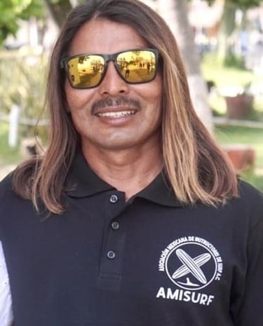 chano el intructor de surf en puerto escondido