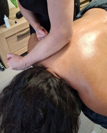 Deep tissue onderarmen techniek bij spanning en pijn in nek, rug en schouders