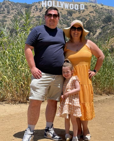 family-kid-hollywood-sign-bus-tour-los-angeles