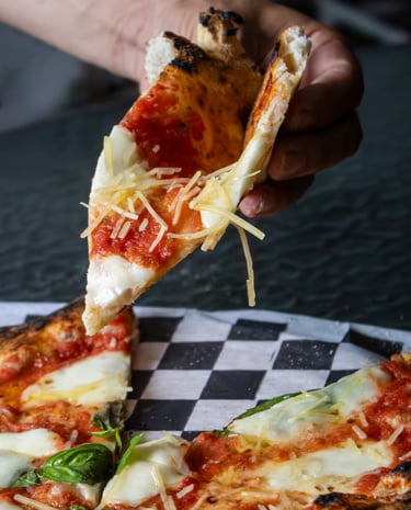 Pizza Napolitana artesanal con ingredientes frescos en Santiago NL