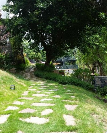 Relax at the Yangshuo Li River Resort