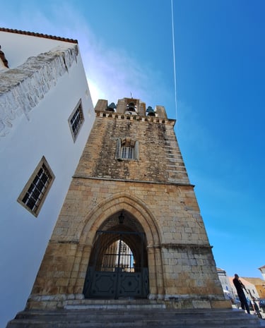 mooie toren in Faro stad