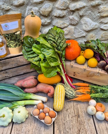 Etalage de produits, légumes frais, miel de la ferme gourmande