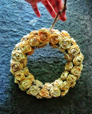Circle rose bridal from natural corn husk 