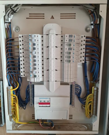 3 phase electrician