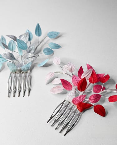 two hair combs with flowers on them LYSENN PARIS