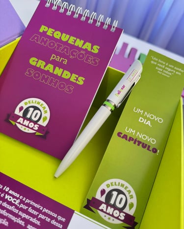 Brindes personalizados criados pela Delinear Artes Visuais para comemoração de dez anos
