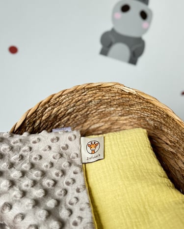 rudas su geltonu pledukas