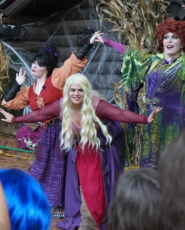 Sanderson Sisters pose for photos