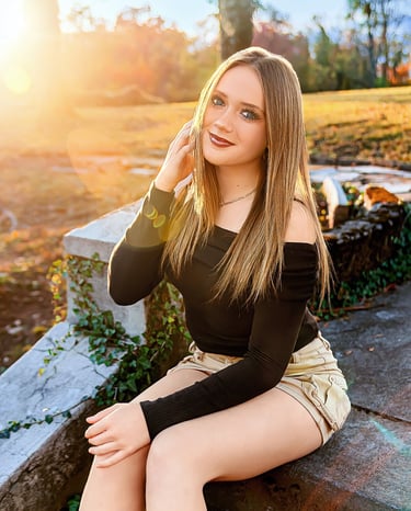 York PA Senior pictures at Historic Shady Lane by a Lancaster PA senior picture photographer