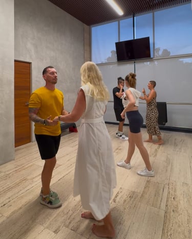 Small group bachata class in Playa del Carmen México