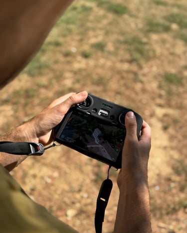 Télécommande de drone pendant un tournage vidéo