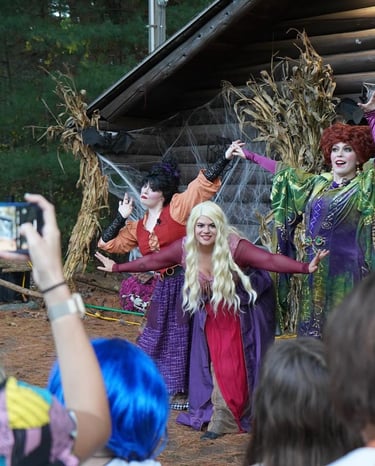Sanderson Sisters pose for photos