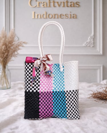 Tas anyaman plastik motif batik hitam pink biru putih handmade Craftvitas Indonesia