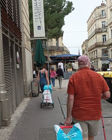 Past Les Halles (indoor market)