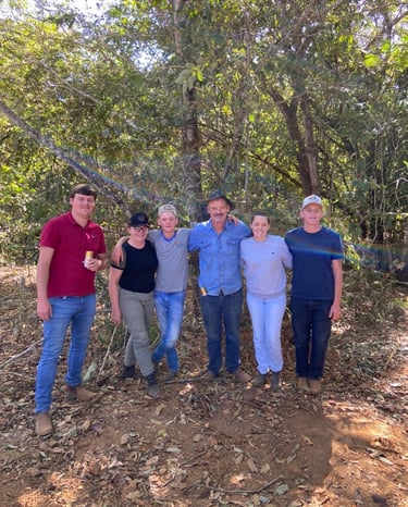 Camila Mondardo e sua família na produção rural.