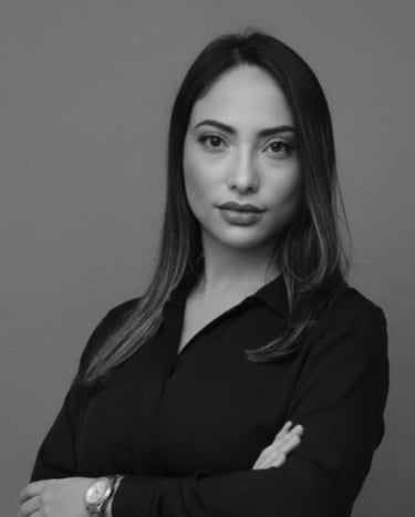 Abogada especialista en derecho administrativo y tributación con experiencia en actuaciones ante la