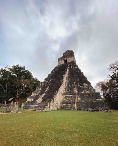 Ruines mayas de Tikal au cœur de la jungle, Guatemala.