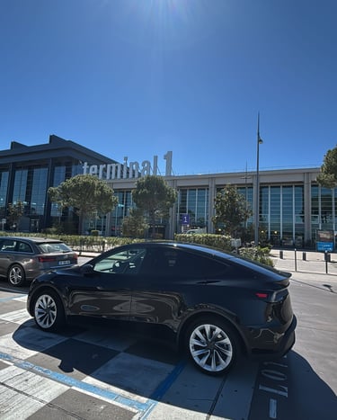 tesla chauffeur privé VTC Cassis a l'aéroport Marseille Provence à Marignane