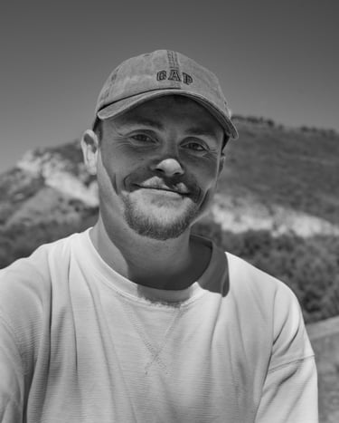 Portrait homme, homme avec casquette, portrait homme avec casquette