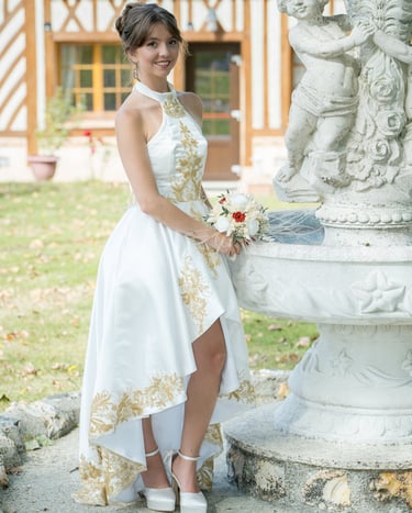 robe de mariée courte traine satin perles dorées sur mesure princesse marines chars