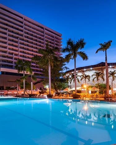 a pool with hotel rooms im villavicencio