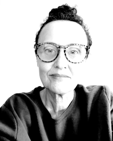 Rosa M Sepulveda, Arteterapeuta Analitica Integrativa y artista multidisciplinar. Licenciada